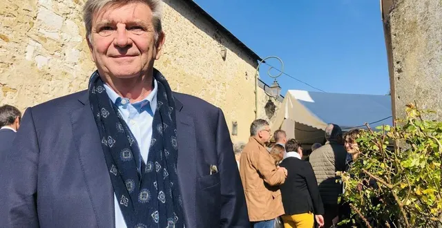 photo  sous un grand ciel bleu, jean-marc borello a rappelé l’importance des commerces multiservices dans la ruralité.  &copy;  le maine libre 