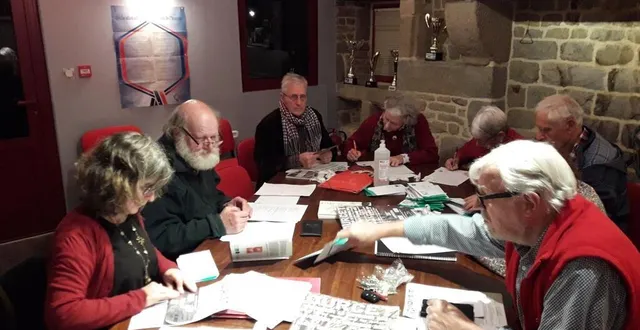 photo  les organisateurs du printemps de durcet, en réunion mercredi, pour faire le point, finaliser les invitations, coordonner la mise en place des différents temps festifs du festival du 35e festival poésie.  &copy;  ouest-france 