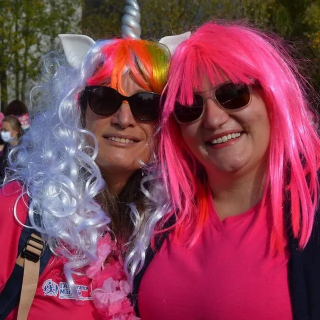 photo sophie, 49 ans, et cynthia, 31 ans, participent à la course en l’honneur de la maman de l’une d’elles, décédée d’un cancer du sein.  ©  ouest-france
