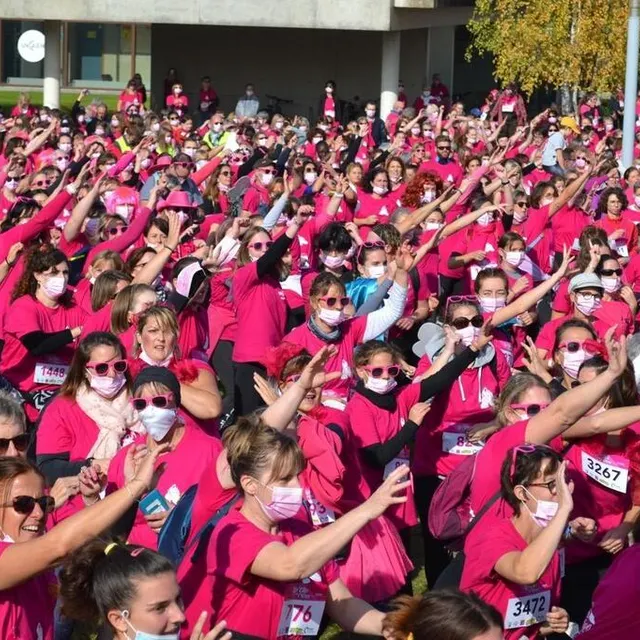 photo parmi les coureuses, il y avait de très jeunes femmes, déjà bien au fait du cancer du sein, mais aussi des personnes âgées qui ont connu, parfois de très près, cette maladie.  ©  ouest-france