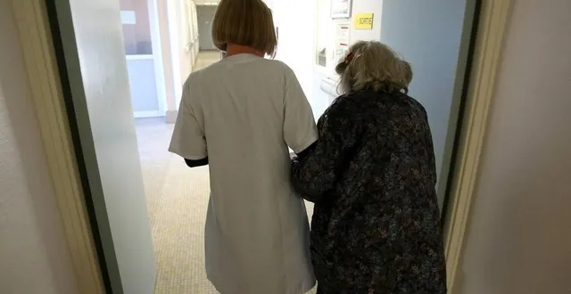 photo  la loi relative à la gestion de la crise sanitaire impose l’obligation vaccinale pour les personnels du secteur de la santé et du médico-social. elle conditionne aussi l’accès aux soins non urgents à la présentation du passe sanitaire.  &copy;  archives ouest-france 