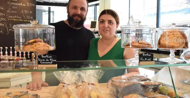 photo  ludovic et virginie alduc, lors de l’ouverture de leur salon de thé, rue saint-germain à flers, dans l’orne.  &copy;  archives ouest-france 