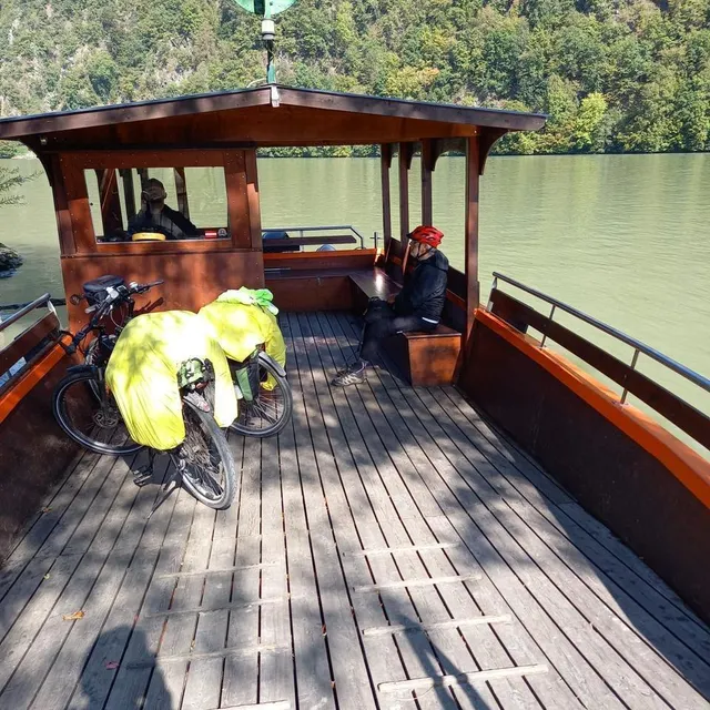 photo sur la navette pour traverser le danube.  ©  dr