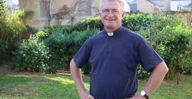 photo  le père christian du halgouët est le nouveau curé de l’ensemble paroissial de la flèche (sarthe).  &copy;  ouest-france 
