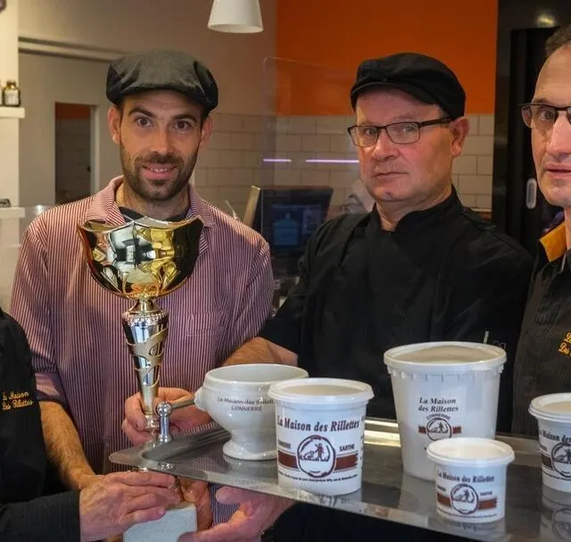 photo l’équipe de la maison des rillettes dirigée par nicolas rulence (à droite sur la photo).  ©  le maine libre – denis lambert