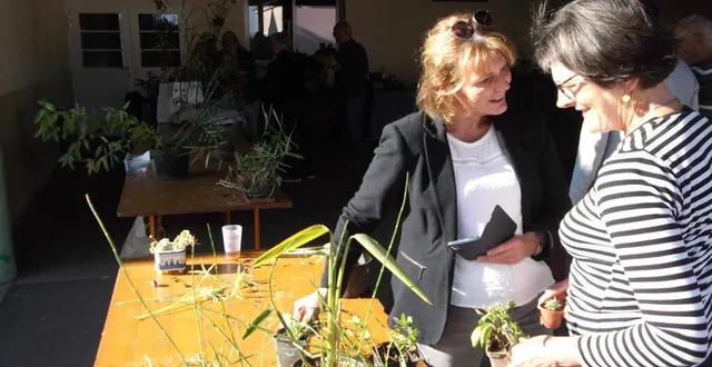 photo  les participants au troc plantes ont échangé plantes et connaissances, dans une ambiance « très conviviale ».  &copy;  ouest-france 