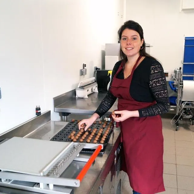 photo tempérage, trempage, enrobage tout l’art de fabriquer des chocolats fins à partir d’une matière noble qu’est le cacao.  ©  ouest-france