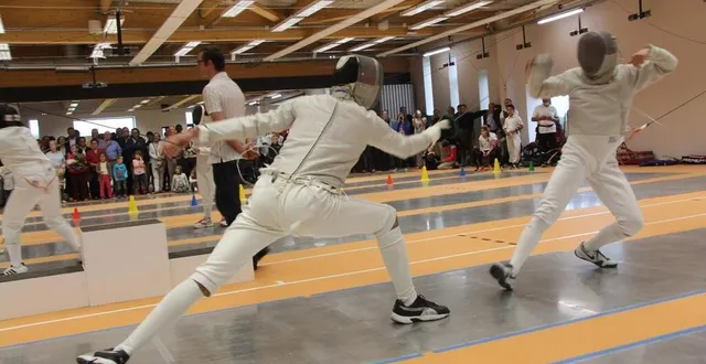 photo  une démonstration d’escrime lors de l’inauguration de la salle henri-bonnet lors de son inauguration en 2015, à sablé-sur-sarthe.  &copy;  archives ouest-france 