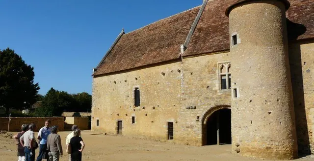 photo  le manoir de la cour, à asnières-sur-vègre, proposera des activités de découverte du moyen-âge pour les plus jeunes, tout le week-end.  &copy;  archives ouest-france 