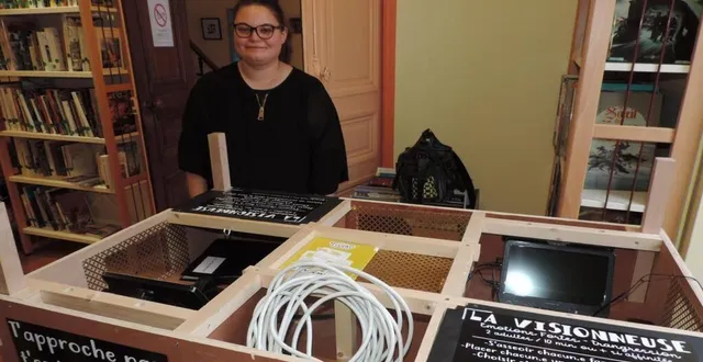 photo  alexia invite à tester la visionneuse de contes  &copy;  ouest-france 