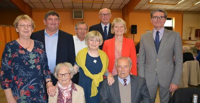 photo  les doyens ont été mis à l’honneur à l’issue du repas.  &copy;  ouest-france 
