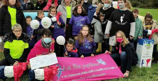 photo  isabelle rouyer (à gauche au premier rang), avec un groupe d’enfants et de parents de l’école.  &copy;  ouest-france 