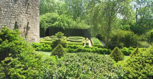 photo  le parc du manoir de la boisnerie a reçu le label « jardin remarquable » pour cinq ans.  &copy;  archives ouest-france 