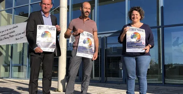 photo  emmanuel franco, président du pays vallée de la sarthe anthony mussard, maire de loué, et mélanie cosnier, maire de souvigné-sur-sarthe.  &copy;  ouest france 