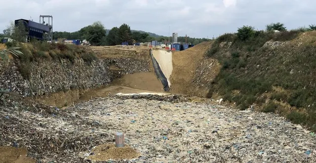 photo  en visite sur le site « terra 72 » de paprec à montmirail.  &copy;  le maine libre 