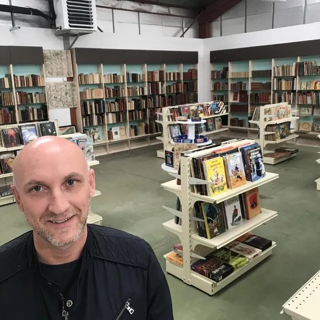 photo de son côté, christophe roussel gère la librairie d’occasion le parfum des livres.  ©  ouest-france