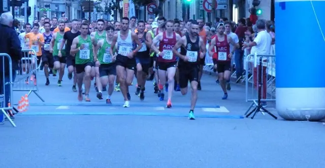 photo  mohamed ajdi (dossard 2 233) et albin foubert (dossard 250) se sont imposés hier soir sur les galopades du patrimoine à alençon.  &copy;  ouest-france 