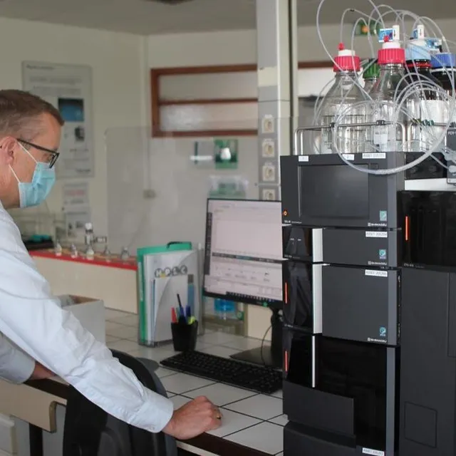 photo dans ce laboratoire, on fait de la caractérisation chimique.  ©  le maine libre