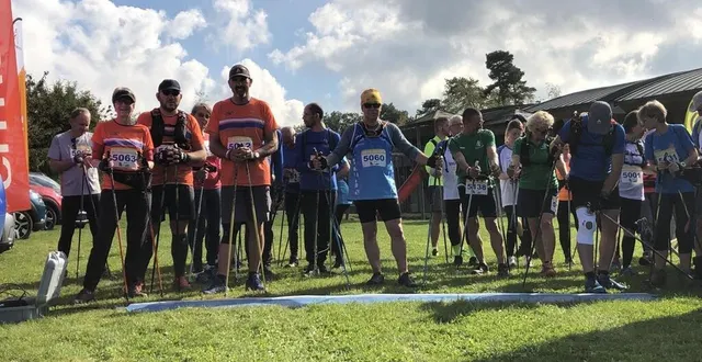 photo  une trentaine de coureurs se tenaient prêts au départ de l’épreuve de marche nordique.  &copy;  ouest-france 