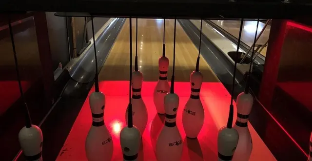 photo  le bowling fait son grand retour à flers… avec des ficelles.  &copy;  ouest-france 