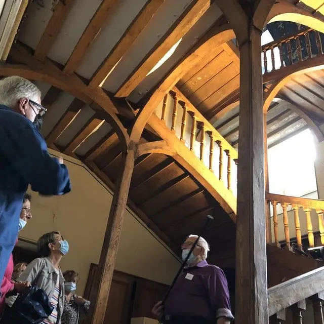 photo l' escalier du couvent de la visitation, soutenu par quatre piliers de chêne de neuf mètres. à voir aussi, l’exposition des peintres de saint-germain.  ©  ouest-france