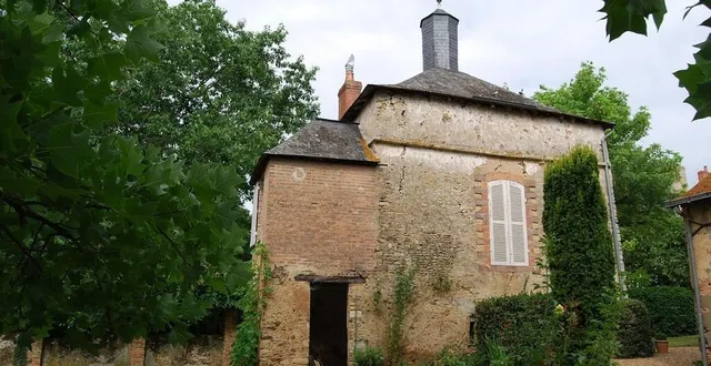 photo  un pigeonnier à précigné avant le début des travaux soutenus par la fondation du patrimoine.  &copy;  m et mme lambert 