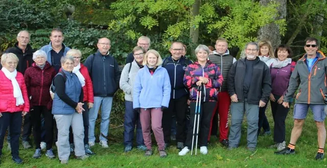 photo  marcheurs et membres du comité réunis pour le téléthon.  &copy;  ouest-france 