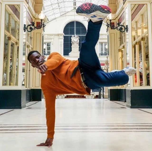 photo sekou diagouraga est également professeur de danse au mans, en sarthe et aussi en mayenne.  ©  @artmosphere