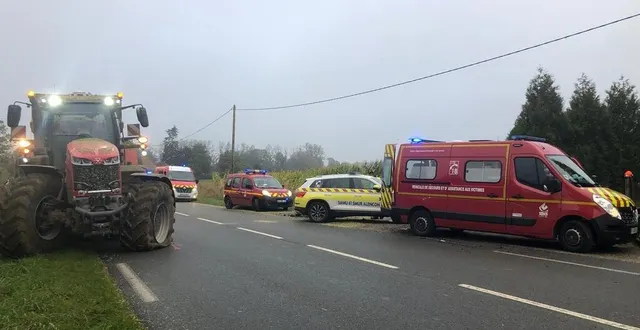 photo  le motard a percuté la roue avant gauche d'un tracteur lors de son dépassement.  &copy;  ouest-france 