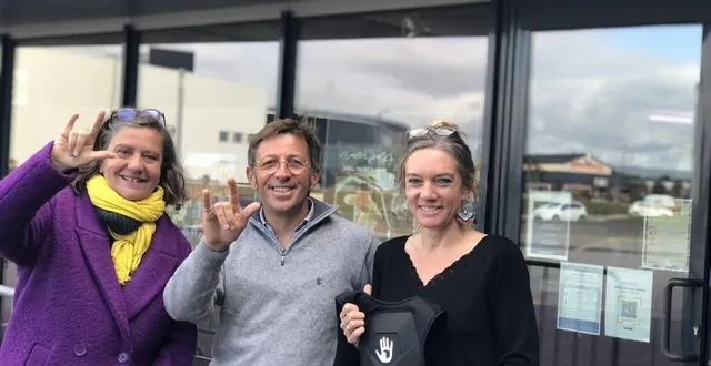 photo  christophe gadois, chanteur du groupe les mégots va jouer un concert à la luciole aux côtés de traducteurs en langue des signes.  &copy;  ouest-france 