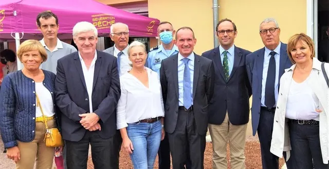photo  alain dieu (2e à droite), président de la fédération sarthoise de la pêche, avec maurice lebranchu, vice-président de la fédération nationale, des élus de la région et du département, la députée sylvie tolmont, michel ignatovitch, de la gendarmerie nationale, et de thibaut larduinat descout, de l’office français de la biodiversité.  &copy;  ouest-france 