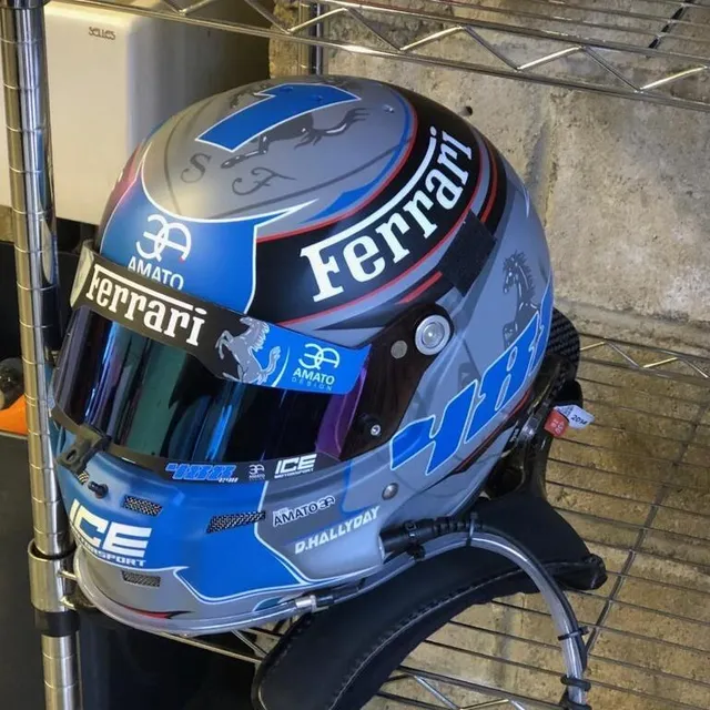 photo le casque de david hallyday.  ©  le maine libre