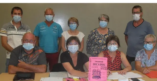 photo  le comité des fêtes est fin prêt pour dimanche prochain.  &copy;  le maine libre 