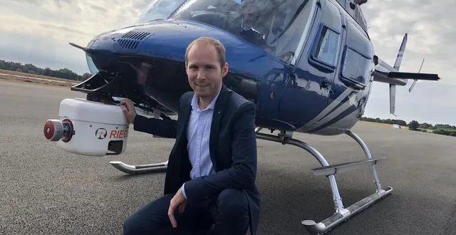 photo  l’appareil est muni d’un scanner 3d qui détecte les anomalies sur les lignes électriques. jean-noël salmon, délégué territorial d’enedis, en charge de la sarthe.  &copy;  ouest-france 