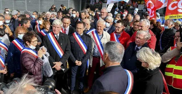 photo  nadine grelet-certenais, maire de la flèche, demande au gouvernement de « rétrograder » sur la loi rist.  &copy;  yvon loue 