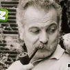 photo georges brassens avec sa pipe et son perroquet jacquotte.