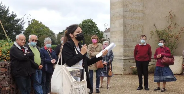photo  la visite a débuté au pied de l’église de vibraye  &copy;  le maine libre 