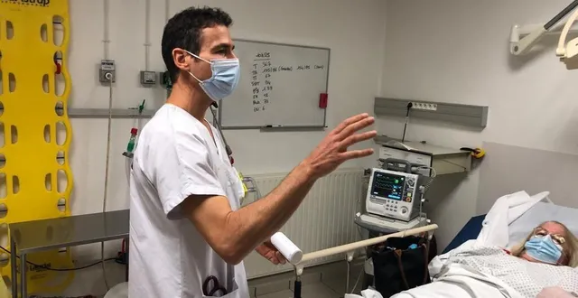 photo  le dr pierre brihier, intérimaire, aux urgences de l’hôpital de montval, en sarthe. « une vacation standard de 24 heures, c’est 1 000 €. »  &copy;  ouest-france 