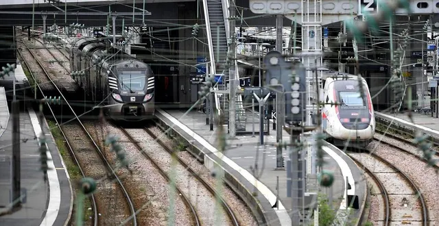 photo  un ter et un tgv inoui en gare de rennes, début octobre. le trafic est perturbé ce week-end sur le réseau tgv atlantique, pour les inoui et ouigo.  &copy;  ouest-france / joël le gall 