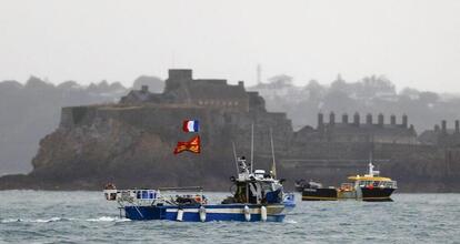 220 idées de Pêche  pêche, bateaux de peche, bateau