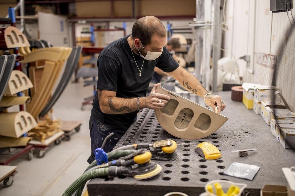 Nantes: On a été chez l'unique fabricant de harpes en France (qui cartonne  partout dans le monde)