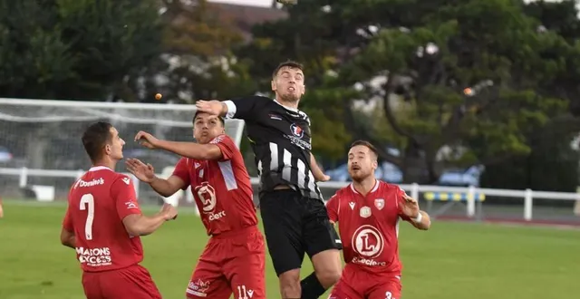 photo  lebrec seul face aux maladiens, un peu à l’image de la rencontre.  &copy;  joseph thouin 