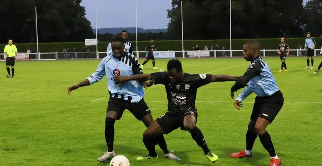 photo  coumbassa et traoré ont récupéré beaucoup de ballons.  &copy;  serge ruer 