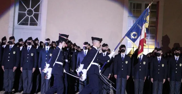 photo  la nuit ajoutait à la solennité de la cérémonie.  &copy;  le maine libre 