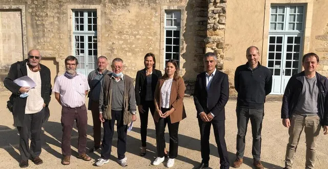 photo  une partie des animateurs de la fête de la science, à l’abbaye de l’épau au mans (sarthe) où se tiendra un village des sciences.  &copy;  ouest-france 