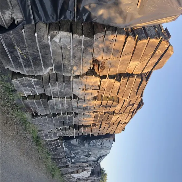 photo certains bois de la scierie de rânes servent spécifiquement à la fabrication de foudres, pour le vinaigre balsamique notamment.  ©  ouest-france