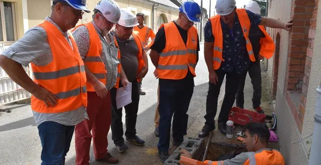 photo  ici, lors d’une réunion de chantier visant à veiller au bon déroulement des travaux.  &copy;  le maine libre 