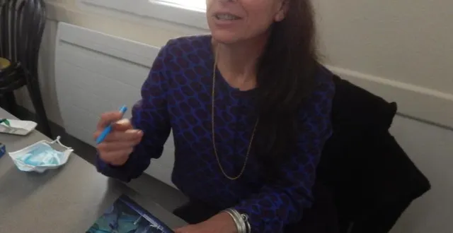 photo  karine lohner a dédicacé son premier roman, qui plonge les lecteurs dans des décors naturels en nouvelle-zélande.  &copy;  le maine libre 