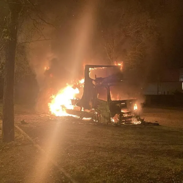 photo un camion en feu, rue paul claudel.  ©  ouest-france