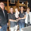 photo  johan et sandra, ici entourés de guy cosme, maire, et d’eliane courtemanche, adjointe chargée de la communication, sont les nouveaux boulangers de mézières-sur-ponthouin 